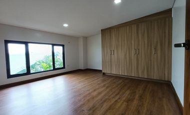 60M Two Storey Residential Unit with Attic and 4 Bedrooms for sale in Merville Paranaque City-JCR