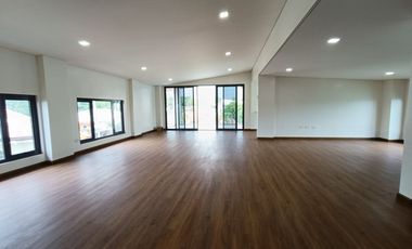 60M Two Storey Residential Unit with Attic and 4 Bedrooms for sale in Merville Paranaque City-JCR