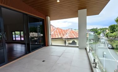 60M Two Storey Residential Unit with Attic and 4 Bedrooms for sale in Merville Paranaque City-JCR