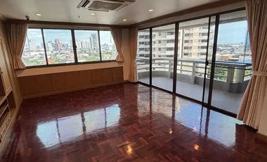 4-BR Condo at Promsuk Condominium near BTS Thong Lor