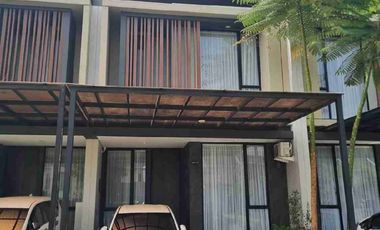 dijual rumah bagus di greenlake Citraland Surabaya barat