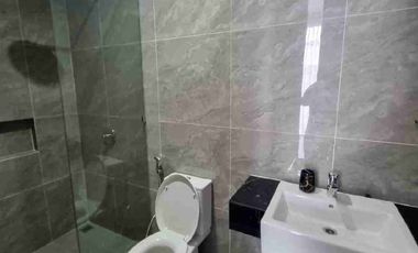 dijual rumah bagus di greenlake Citraland Surabaya barat