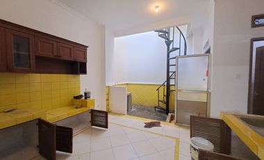 Rumah 2 lantai siap huni murah dan rapih cinere mas