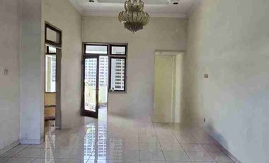 Ruko Strategis Pinggir Jalan Re Martadinata Jebres Solo, Depan Pasar Tanggul. Cocok Untuk Investasi Bisnis Maupun Usaha.