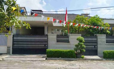 Rumah Cantik  Baru Renovasi Luas 355 m2 di Bekasi Jaya Indah, Bekasi Timur