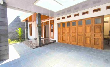 Rumah Mewah Baru Klasik di Sumber Dekat Manahan SOLO KOTA