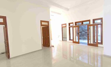 Rumah Mewah Baru Klasik di Sumber Dekat Manahan SOLO KOTA