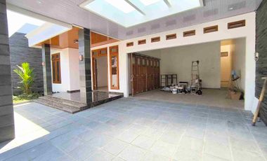 Rumah Mewah Baru Klasik di Sumber Dekat Manahan SOLO KOTA