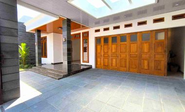 Rumah Mewah Baru Klasik di Sumber Dekat Manahan SOLO KOTA