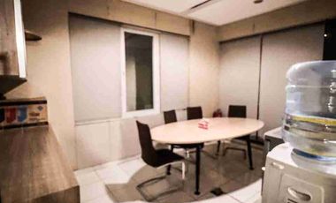 Kantor siap pakai 3lantai lokasi strategis pinggir jalan Anggrek loka raya