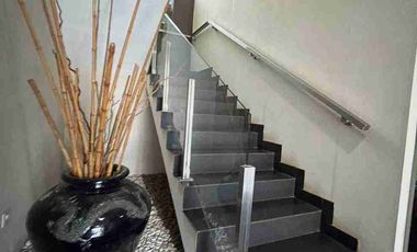 Kantor siap pakai 3lantai lokasi strategis pinggir jalan Anggrek loka raya