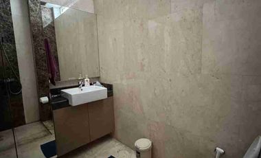 Kantor siap pakai 3lantai lokasi strategis pinggir jalan Anggrek loka raya