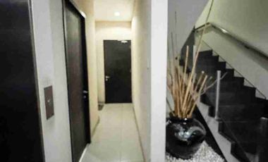 Kantor siap pakai 3lantai lokasi strategis pinggir jalan Anggrek loka raya