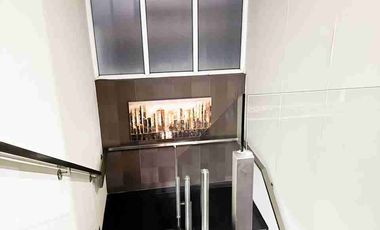 Kantor siap pakai 3lantai lokasi strategis pinggir jalan Anggrek loka raya