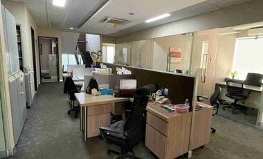 Kantor siap pakai 3lantai lokasi strategis pinggir jalan Anggrek loka raya