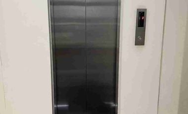 Kantor siap pakai 3lantai lokasi strategis pinggir jalan Anggrek loka raya