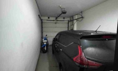 Kantor siap pakai 3lantai lokasi strategis pinggir jalan Anggrek loka raya