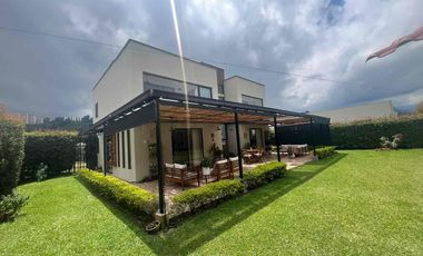 SE VENDE ESPECTACULAR CASA EN LA FLORIDA