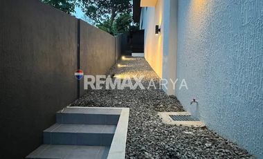 Spacious 5BR Pinewoods Home w/ Entertainment Rm & Garden