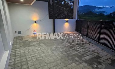 Spacious 5BR Pinewoods Home w/ Entertainment Rm & Garden