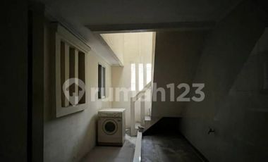 DISEWAkan cepat Rumah di Flamboyan Golf PIK