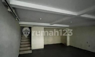 DISEWAkan cepat Rumah di Flamboyan Golf PIK