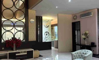 Rumah Mewah Full Furnish Lantai Marmer Graha Family dekat Pakuwon Mall Citraland