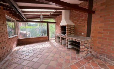 CASA EN VALLES DE LA ALHAMBRA