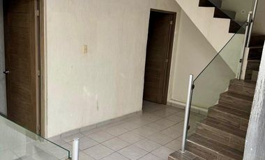 VENTA DE CASA EN VISTA HERMOSA SUR MUY AMPLIA