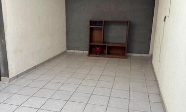 VENTA DE CASA EN VISTA HERMOSA SUR MUY AMPLIA