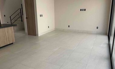 CASA NUEVA EN RENTA ZONA SUR DE LEÓN , a lado del colegio SUBIRÉ