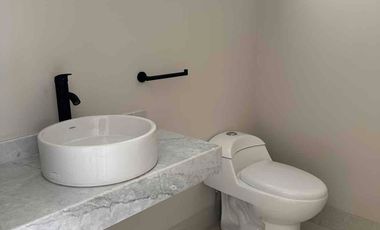 CASA NUEVA EN RENTA ZONA SUR DE LEÓN , a lado del colegio SUBIRÉ