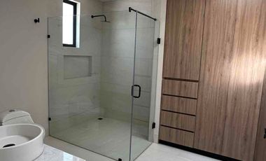 CASA NUEVA EN RENTA ZONA SUR DE LEÓN , a lado del colegio SUBIRÉ