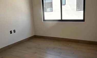 CASA NUEVA EN RENTA ZONA SUR DE LEÓN , a lado del colegio SUBIRÉ