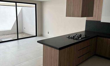 CASA NUEVA EN RENTA ZONA SUR DE LEÓN , a lado del colegio SUBIRÉ