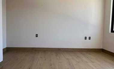 CASA NUEVA EN RENTA ZONA SUR DE LEÓN , a lado del colegio SUBIRÉ