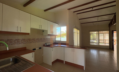 Propiedad comercial de renta en Tumbaco sector La Cerámica, estratégica ubicación sobre la Ruta Viva, ideal para negocio como Spa, restaurantes.