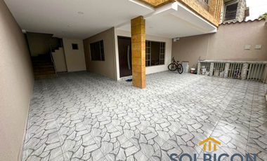 🏡 ¡Oportunidad única en Medio Ejido, Cuenca!