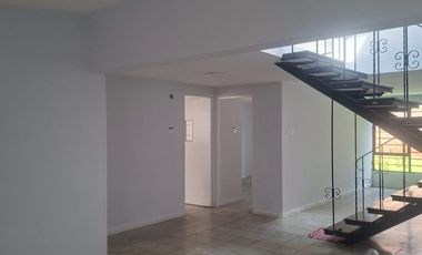 CASA EN VENTA CON EXCELENTE UBICACIÓN
