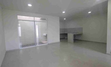 SE VENDE CASA, SOBRE AVENIDA EN PACHUCA, HIDALGO