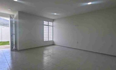 SE VENDE CASA, SOBRE AVENIDA EN PACHUCA, HIDALGO