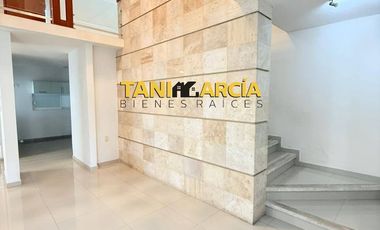 Vendo Amplia Casa en Fraccionamiento Privado Los Cedros en Córdoba.