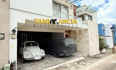 Vendo Amplia Casa en Fraccionamiento Privado Los Cedros en Córdoba.