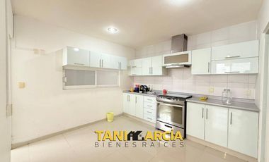 Vendo Amplia Casa en Fraccionamiento Privado Los Cedros en Córdoba.