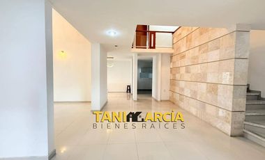 Vendo Amplia Casa en Fraccionamiento Privado Los Cedros en Córdoba.