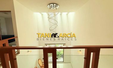 Vendo Amplia Casa en Fraccionamiento Privado Los Cedros en Córdoba.
