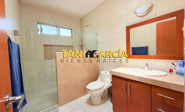 Vendo Amplia Casa en Fraccionamiento Privado Los Cedros en Córdoba.