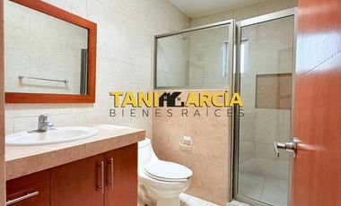 Vendo Amplia Casa en Fraccionamiento Privado Los Cedros en Córdoba.