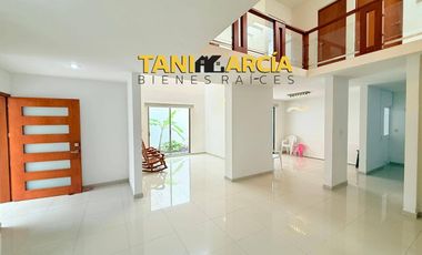 Vendo Amplia Casa en Fraccionamiento Privado Los Cedros en Córdoba.
