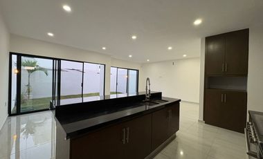VENDO CASA EN LOMAS DEL DORADO, CERCA DE DORADO PARK